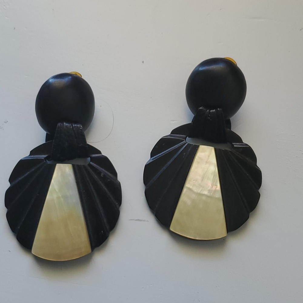 Black bold earings